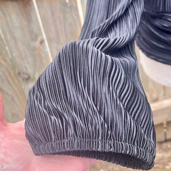 Absolutely Famous Lady’s Blouse with Gathered Hemline; Size L - Picture 7 of 11